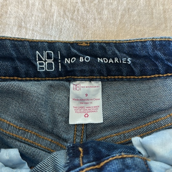 No Boundaries Mom Jeans - Picture 3 of 3